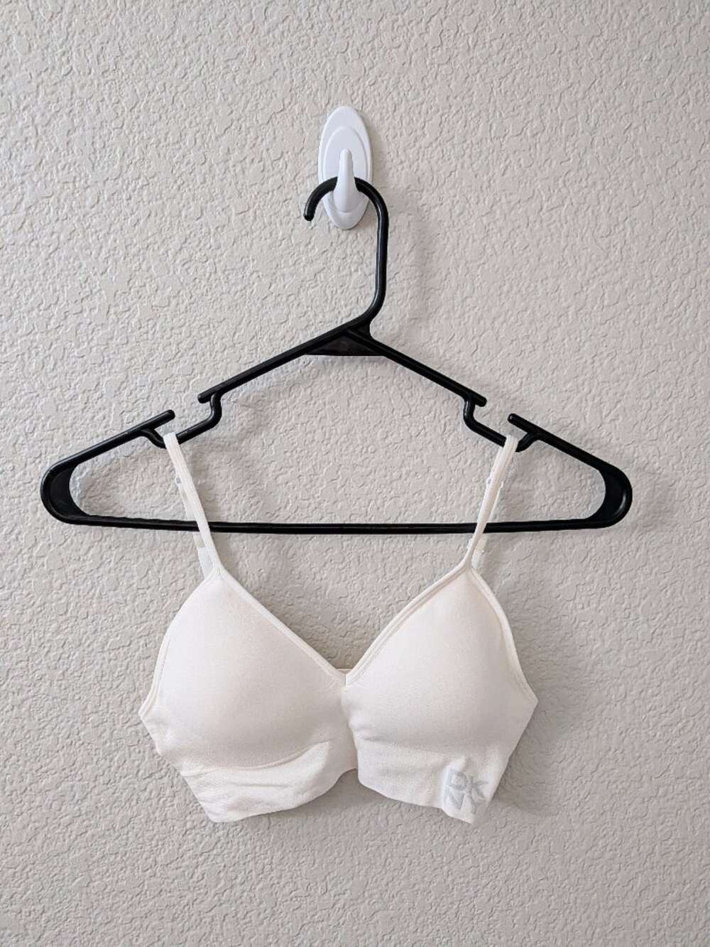 BNWOT DKNY white seamless bra - Size Small